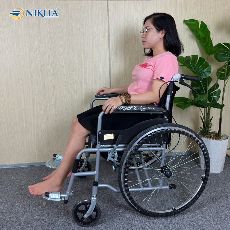 Xe lăn có bô vệ sinh Nikita S213-3+D